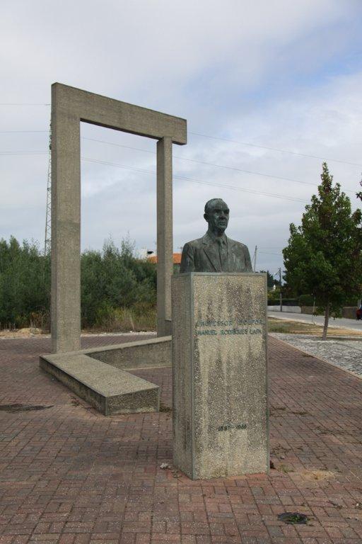Monumento a Manuel Rodrigues Lapa